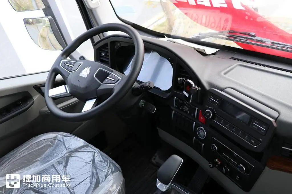 170匹大马力，自动挡+原厂上装，重汽豪沃冷藏车专用底盘雪豹实力不凡