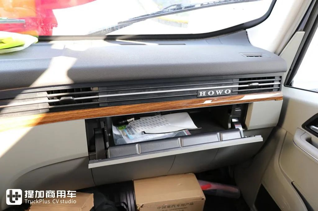 170匹大马力，自动挡+原厂上装，重汽豪沃冷藏车专用底盘雪豹实力不凡